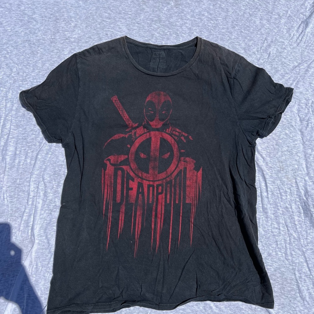 Deadpool Graphic Shirt Size L